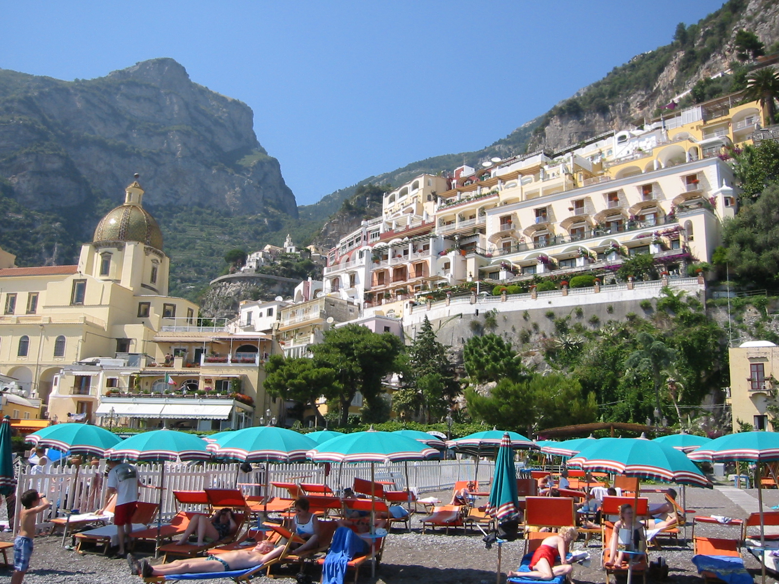 Day on the beach of Positano and Anya Miller